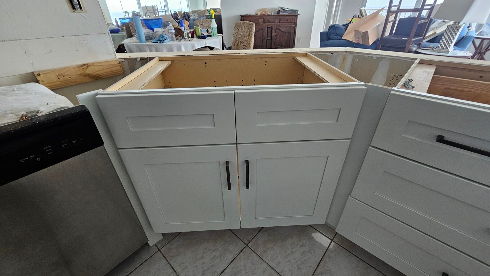 Professional kitchen cabinet installation and modern renovation in Daytona Beach by Florida's Handyman.