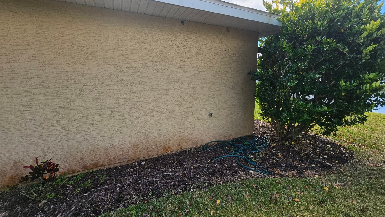 Professional kitchen backsplash tile installation in Daytona Beach.