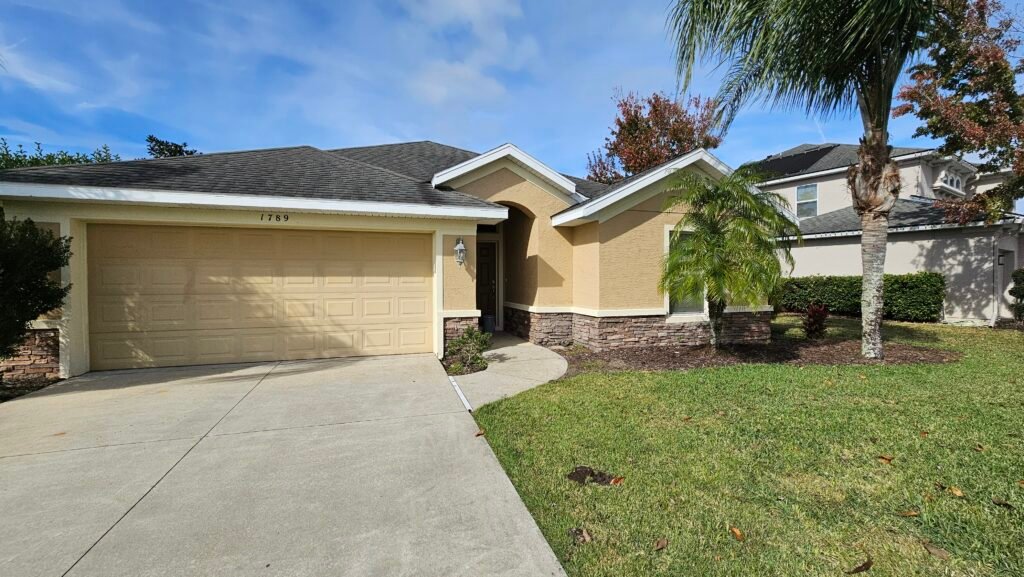 Durable exterior painting for Florida homes.