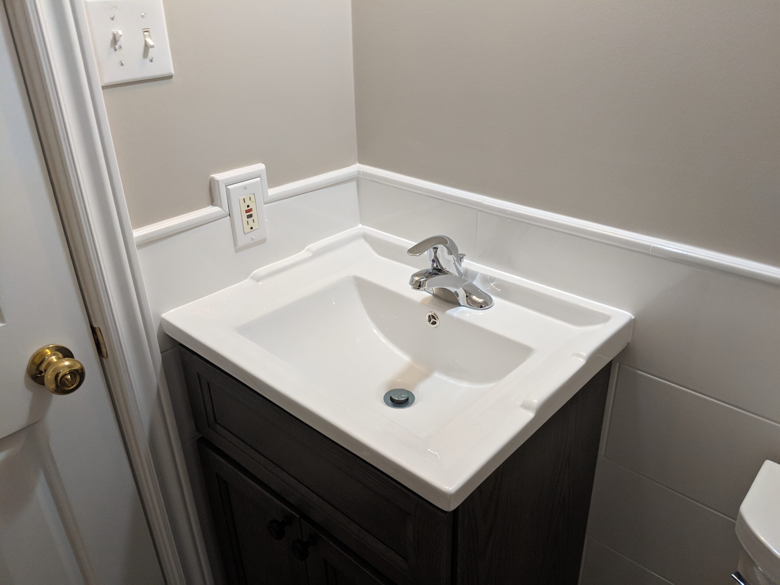 Custom bathroom tile installation and painting in South Daytona Florida